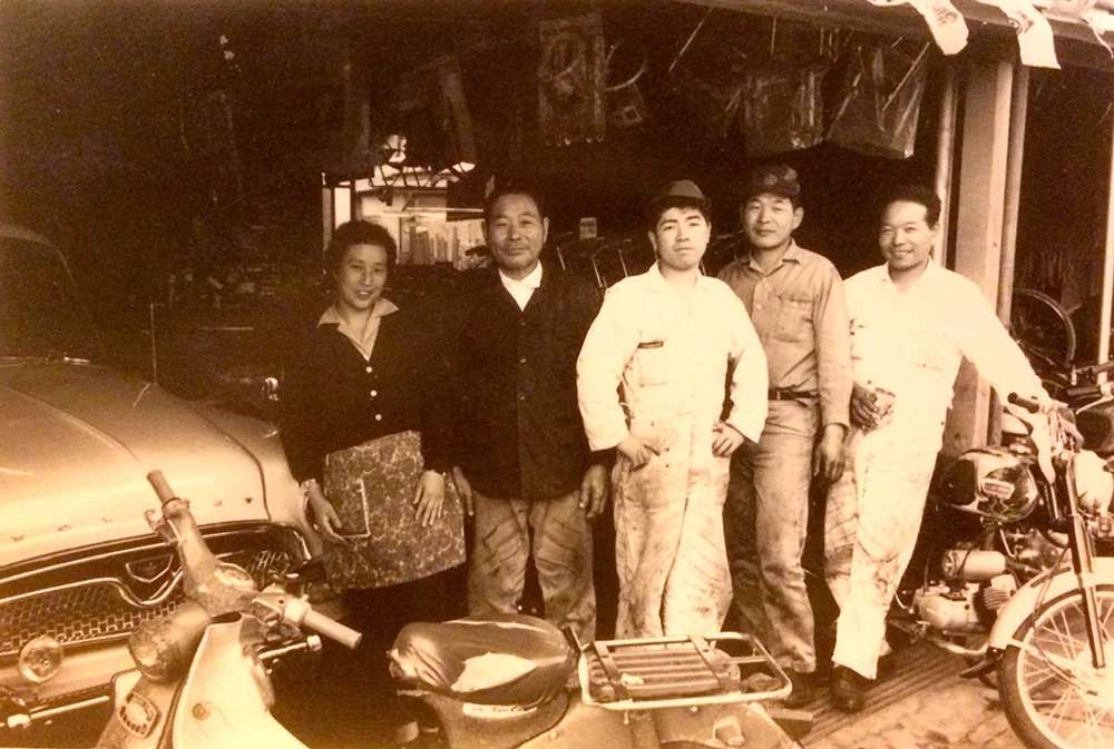 原田自動車の自社整備工場